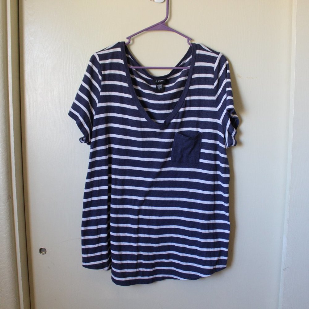 TORRID BLUE AND WHITE STRIPED POCKET V-NECK TEE